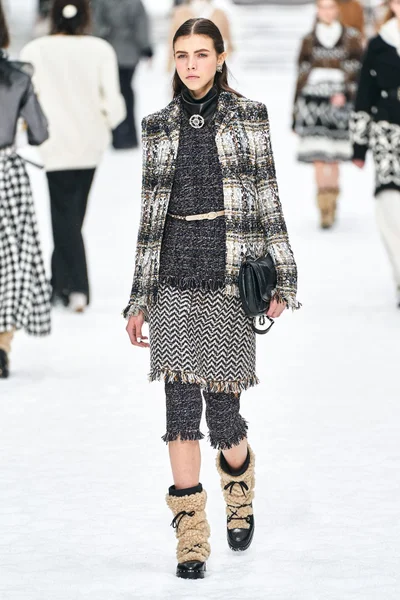 Look 19
